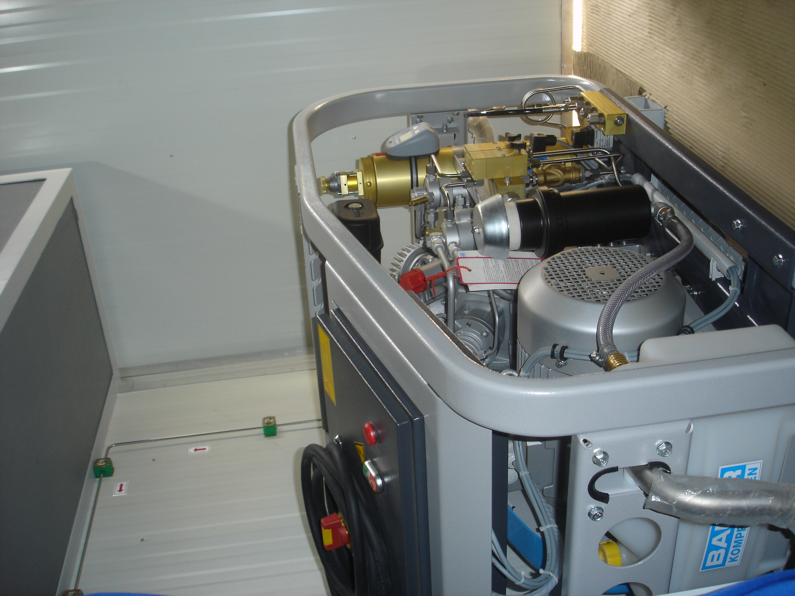 breathing air cascade system